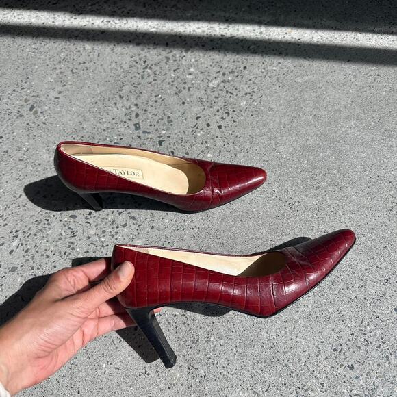 Ann Taylor Women's 7 Pumps Red Snakeskin Block Heel Pump Heel 90s Vintage - Picture 1 of 2